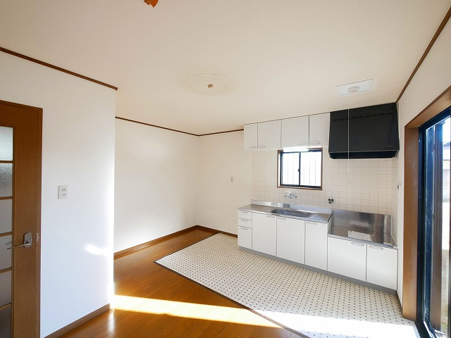 法蓮町戸建の居間・リビング