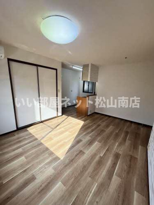 【居間・リビング】 | グランコート久万ノ台　Ｌ棟 