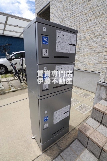 リブリ・中小田井のロビー|宅配ボックス