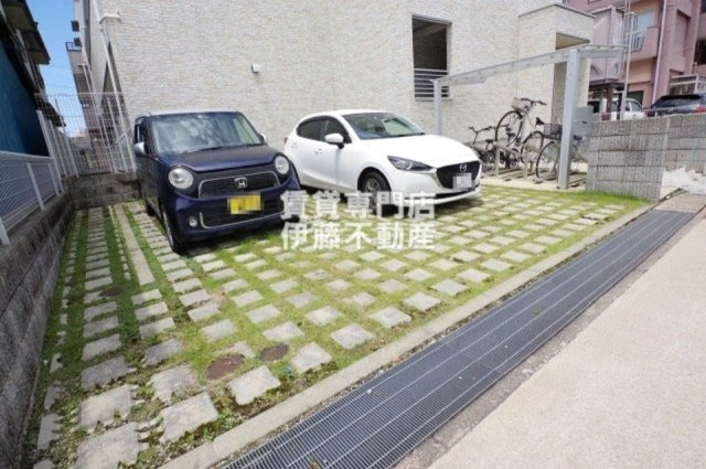 リブリ・中小田井の駐車場