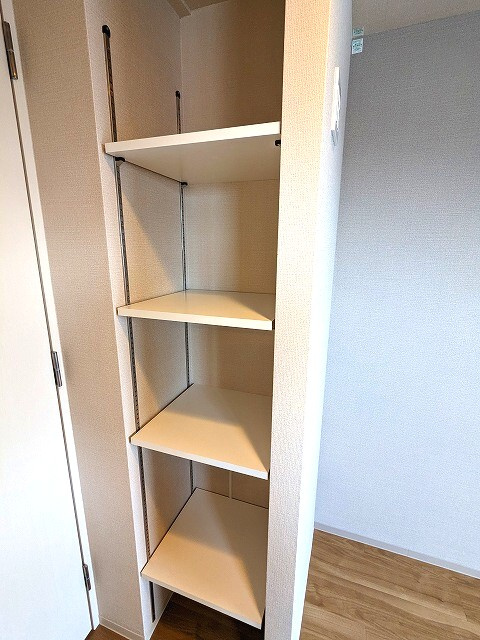 ONE ROOF RESIDENCE ASAKUSABASHIの設備|リビングの収納
