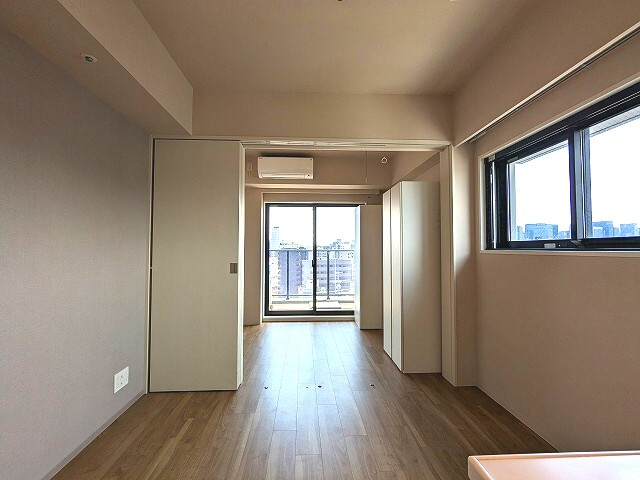 ONE ROOF RESIDENCE ASAKUSABASHIの居間・リビング