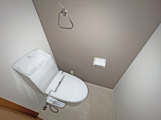 HOUSE518のトイレ|写真は１０１号室を掲載しています。反転タイプになります。