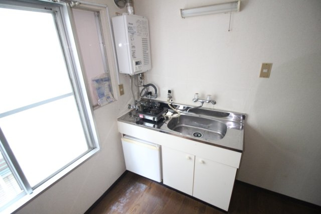 【キッチン】 | ビーバーハイツ桃ヶ池Ⅰ | キッチンに照明あります♪