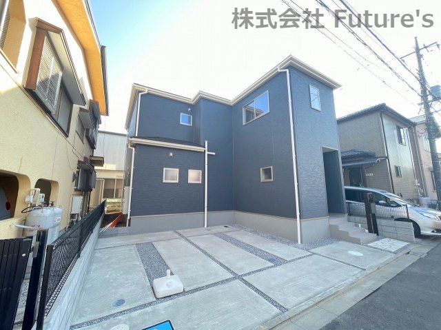 八潮市鶴ケ曽根　新築戸建　全1棟の外観|カースペース並列2台付き新築戸建