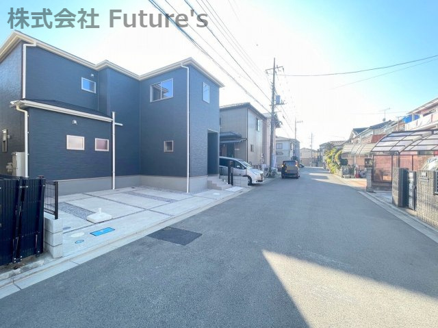 八潮市鶴ケ曽根　新築戸建　全1棟の前面道路含む現地写真|前面道路含む現地写真です。