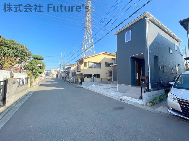 八潮市鶴ケ曽根　新築戸建　全1棟の前面道路含む現地写真|前面道路含む現地写真です。
