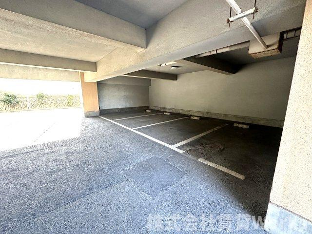 パレ・シャンドゥリエの駐車場|駐車スペースもあります