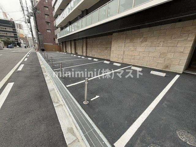 クレストコート同心の駐車場