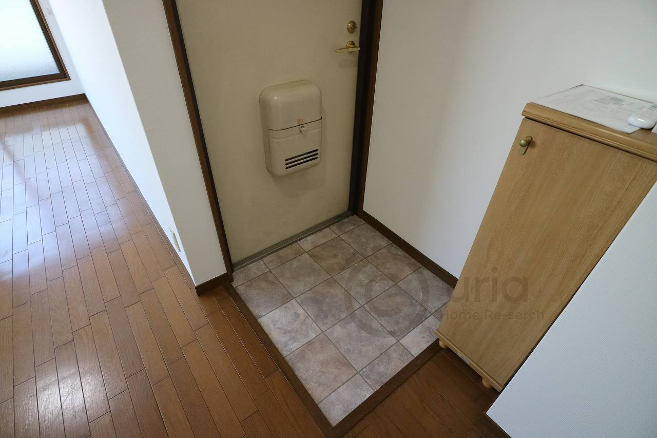 ドミール青木の玄関