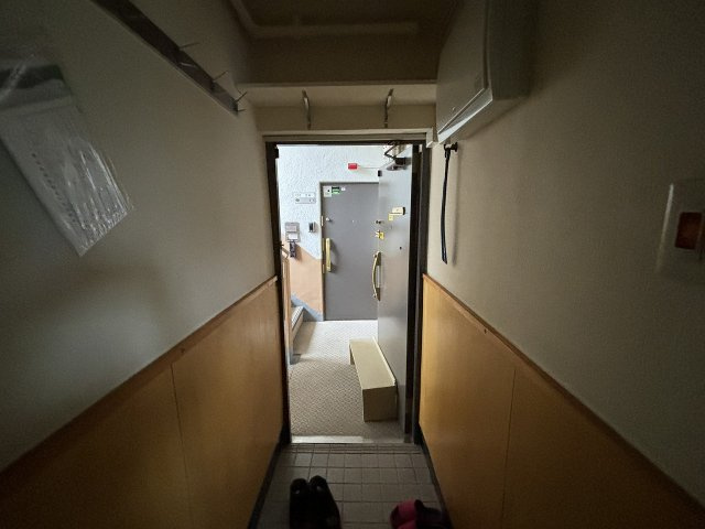 三輝本マンションのロビー