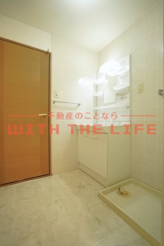 アークアムールⅠ【キャッシュバック対象物件】の洗面所|ゆったりとスペースのある洗面所