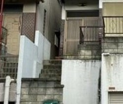 枚方市山之上５丁目の中古一戸建の玄関|シンプルで使いやすい玄関です