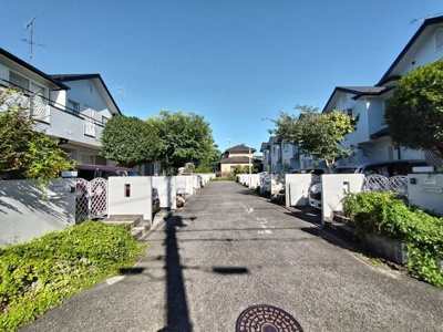 ★カントリー調の外観がおしゃれなタウンハウス★