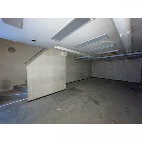 問屋町3-24店舗の居間・リビング