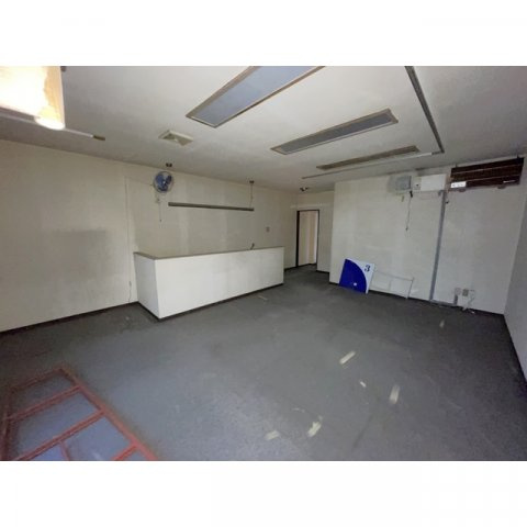 問屋町3-24店舗の居間・リビング