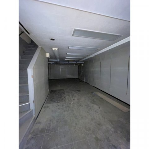 問屋町3-24店舗の居間・リビング