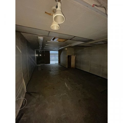 問屋町3-24店舗の内装