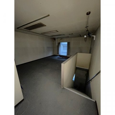 問屋町3-24店舗の居間・リビング