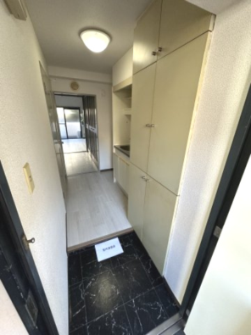 アロー壱番館の玄関