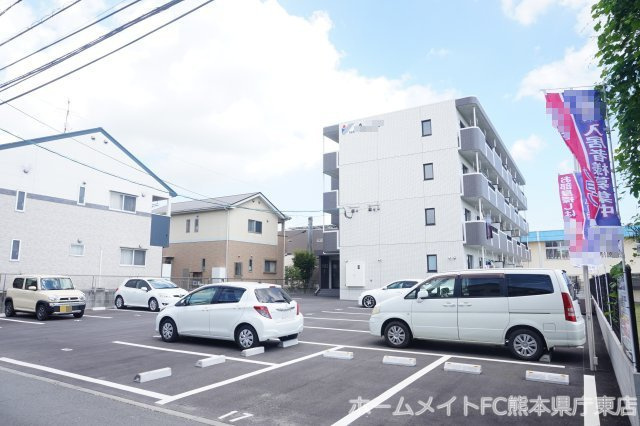 Amenity N の駐車場