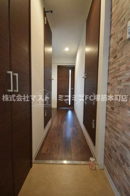 フレンシアノイエ内本町の玄関