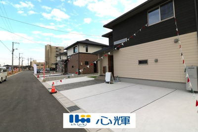 【前面道路含む現地写真】 | プランタウン小野田駅前（3号地） | 明るい日差しが差し込む現地。車もゆったり駐めることができます。ぜひ現地をご覧ください。
