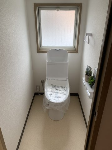 【No.6679】浜坂4丁目中古住宅/4LDKS/リフォーム済のトイレ