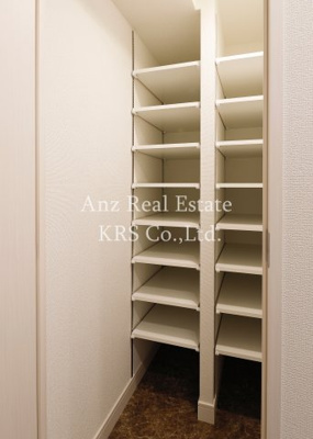 【収納】 | レオンコンフォート大阪ドームシティ | たっぷり入ります！シューズインクローク！