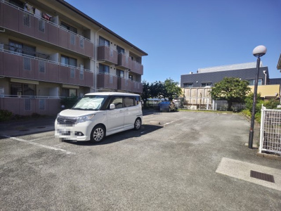 【駐車場】 | サンライズ星田　B棟 | 駐車場があるので、車を買う予定の方も安心です