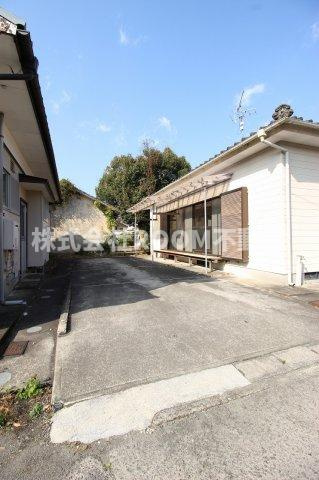 ニューハウス川畑の駐車場