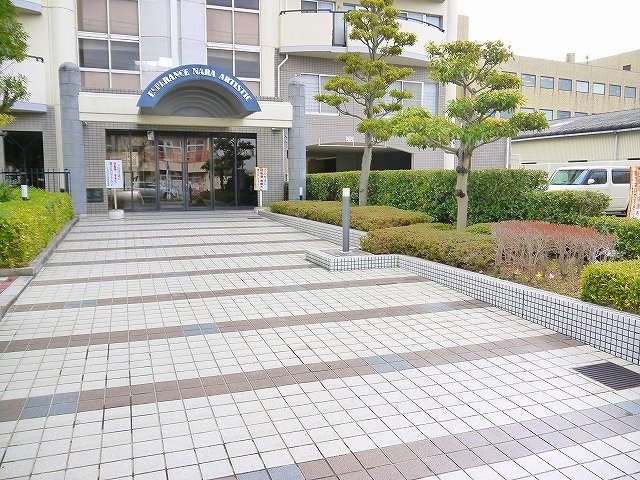 エスペランス奈良アルティスのエントランス|きれいな共用スペース