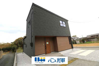 【外観】 | 宇部市大字際波3LDK・オール電化・2階建 | 普通車5台以上駐車可能です。