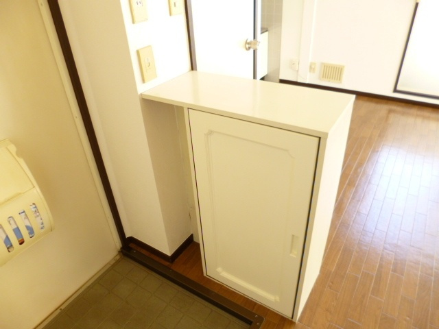 サンハイツ久米川１の玄関