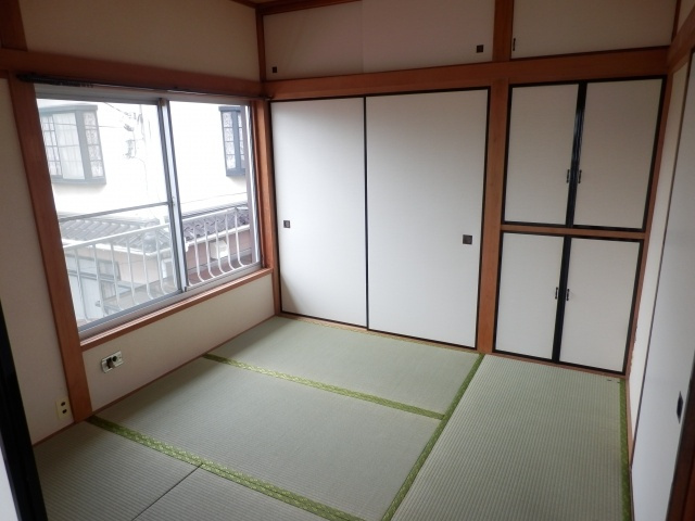 栄五丁目貸家の和室