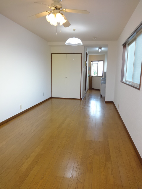 パルテノン久米川の洋室