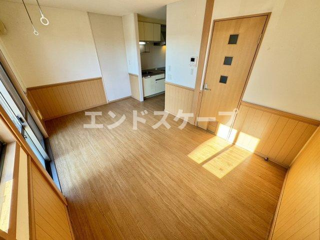 メゾネットアイズの居間・リビング|高崎、前橋、伊勢崎エリアのお部屋探しはエンドスケープまで！お客様の理想お聞かせ下さい♪