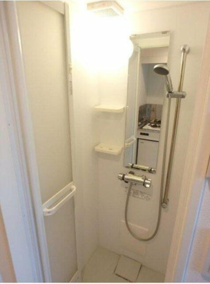 清潔なシャワーブースで快適に！ 