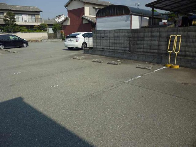 レオパレスＣｏｍｏｄｏⅠの駐車場