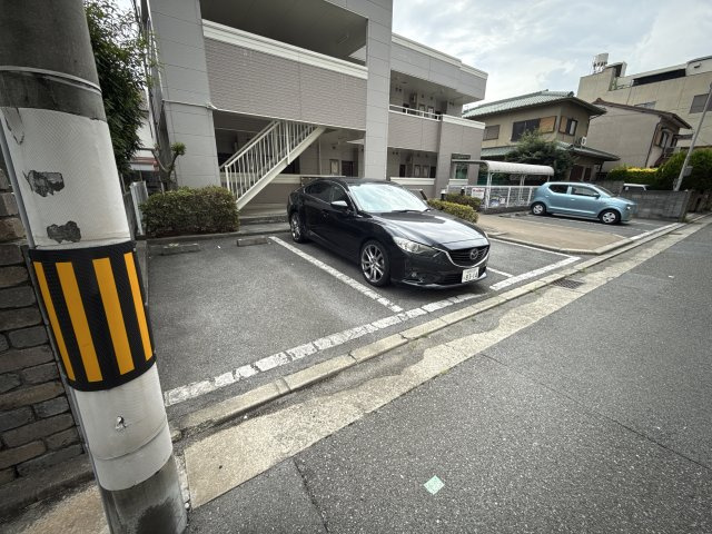 アラモード・Ｆの駐車場