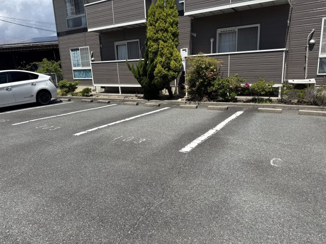 アメニティー白浜Ａの駐車場