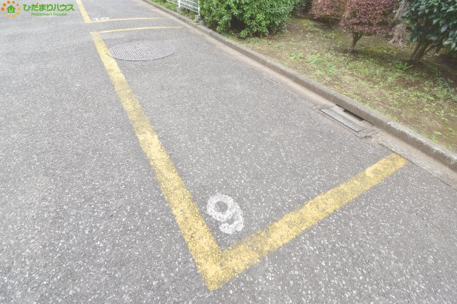 上尾ハウス4号棟の駐車場