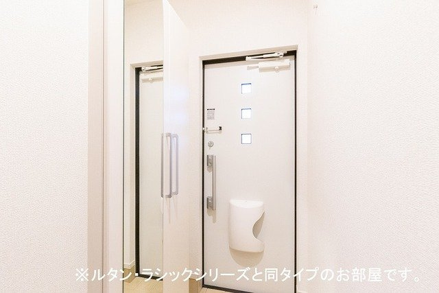 ＦＦヒルズ１の玄関|ゆったりとした玄関です