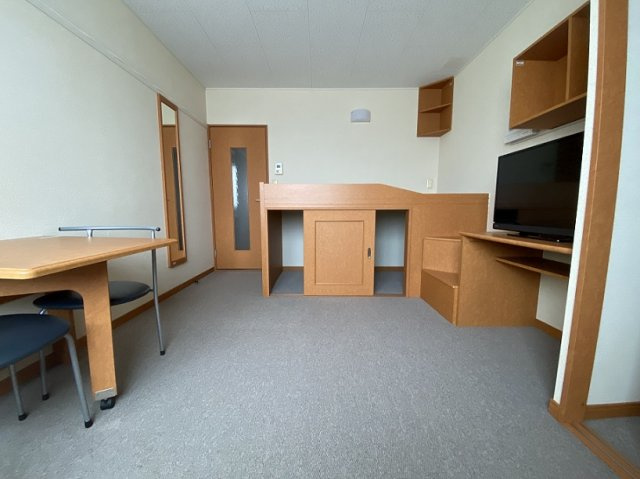 レオパレス葉山の居間・リビング