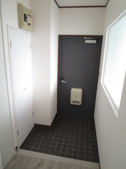 【玄関】 | 三島市三好町 売一棟マンション ES04919 | 三島市三好町　玄関一例