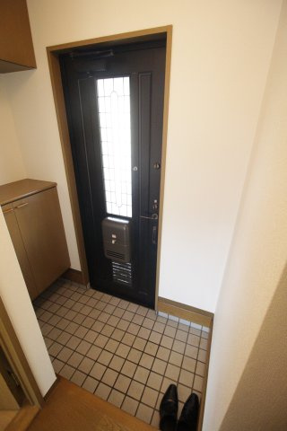 コートビレッジBの玄関