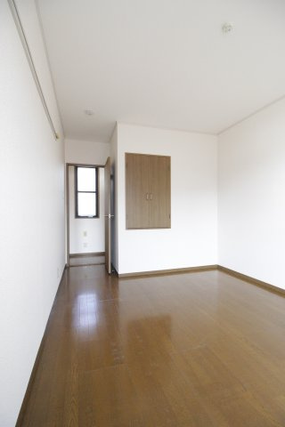 コートビレッジBの洋室