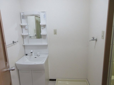 【洗面所】 | レジデンス高砂 | 別号室の写真になります。現況優先。
