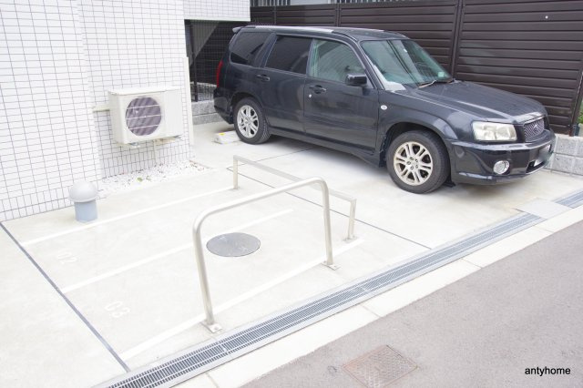 ＬＯＴＵＳ　ＧＡＲＤＥＮ　仲介手数料無料の駐車場
