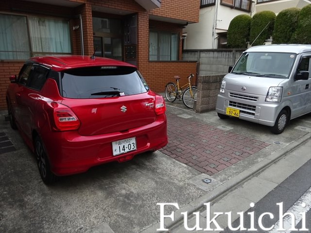 カーサ・イズミの駐車場